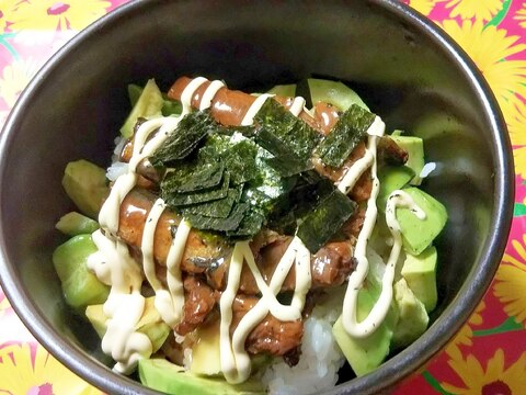 ５分で缶詰レシピ☆いわしの蒲焼きとアボカドの丼